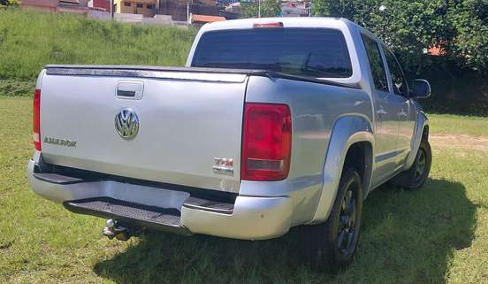 VOLKSWAGEN-AMAROK-2012