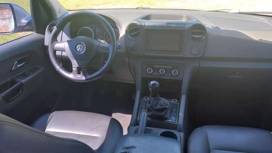 VOLKSWAGEN-AMAROK-2012