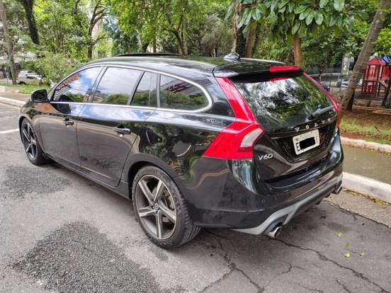VOLVO-V60-3.0 T6 R DESIGN 24V TURBO GASOLINA 4P AUTOMÁTICO VOLVO-V60-2013