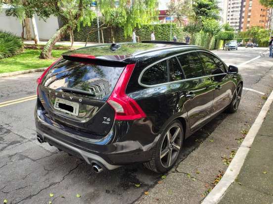 VOLVO-V60-3.0 T6 R DESIGN 24V TURBO GASOLINA 4P AUTOMÁTICO VOLVO-V60-2013