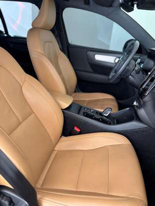 VOLVO-XC40-2019