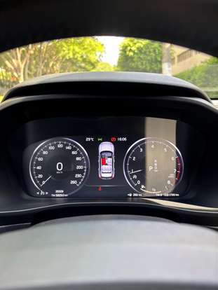 VOLVO-XC40-2019