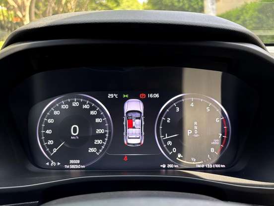 VOLVO-XC40-2.0 T5 GASOLINA MOMENTUM AWD GEARTRONIC VOLVO-XC40-2019