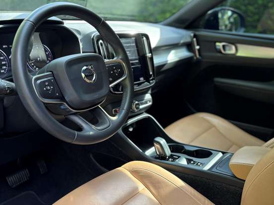 VOLVO-XC40-2.0 T5 GASOLINA MOMENTUM AWD GEARTRONIC VOLVO-XC40-2019
