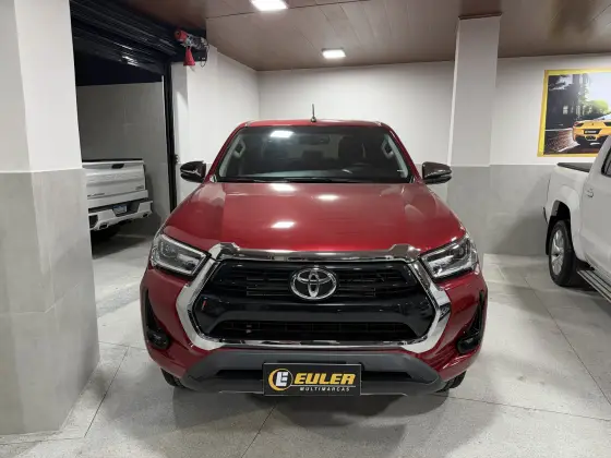 TOYOTA HILUX 2.8 D-4D TURBO DIESEL CD SRV 4X4 AUTOMÁTICO TOYOTA HILUX 2.8 D-4D TURBO DIESEL CD SRV 4X4 AUTOMÁTICO