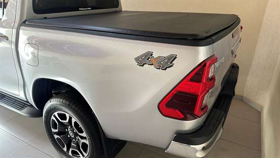 TOYOTA-HILUX-2025