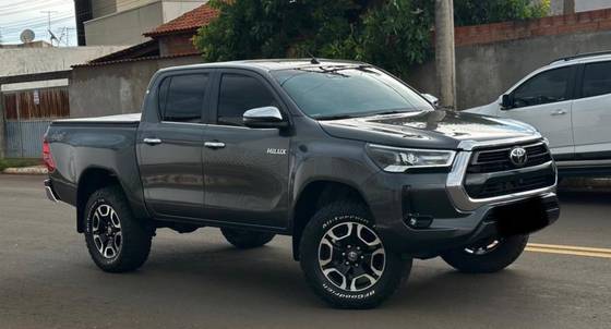 TOYOTA HILUX 2.8 D-4D TURBO DIESEL CD SRX LIMITED 4X4 AUTOMÁTICO