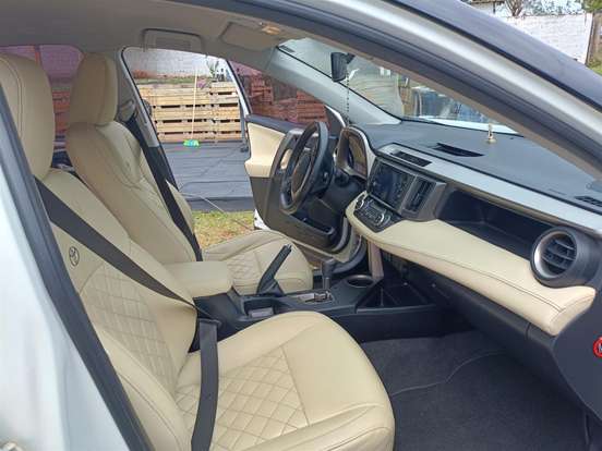 TOYOTA-RAV4-2014
