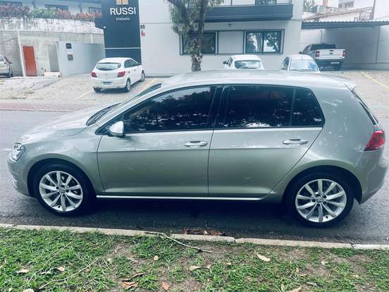 VOLKSWAGEN-GOLF-2014