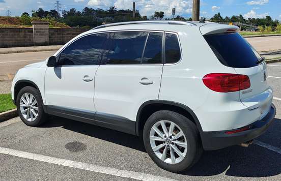 VOLKSWAGEN-TIGUAN-2015