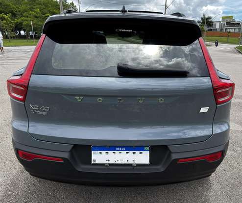 VOLVO-XC40-2021