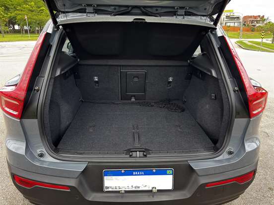 VOLVO-XC40-2021