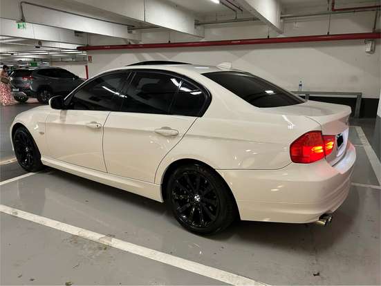 BMW-325i-2010