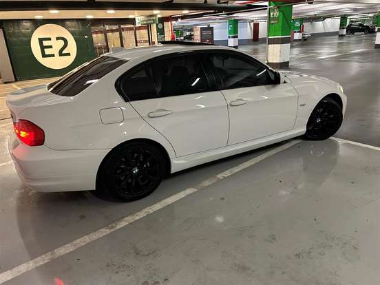 BMW-325i-2010