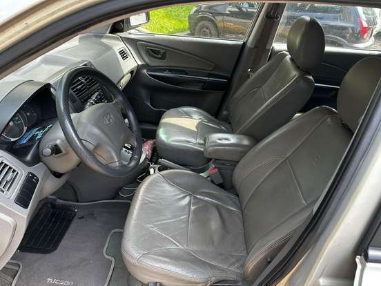 HYUNDAI-TUCSON-2012