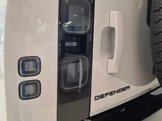 LAND ROVER-DEFENDER-3.0 D350 TURBO DIESEL MHEV 110 X-DYNAMIC HSE AWD AUTOMÁTICO LAND ROVER-DEFENDER-2025