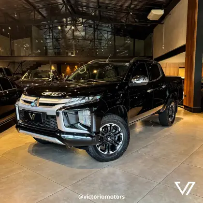 MITSUBISHI L200 TRITON 2.4 16V TURBO DIESEL SPORT HPE CD 4P 4X4 AUTOMÁTICO MITSUBISHI L200 TRITON 2.4 16V TURBO DIESEL SPORT HPE CD 4P 4X4 AUTOMÁTICO