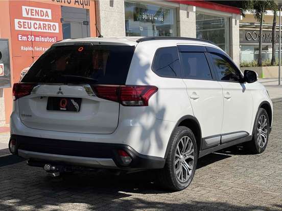 MITSUBISHI-OUTLANDER-2015