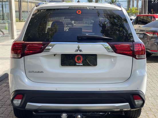 MITSUBISHI-OUTLANDER-2.0 16V GASOLINA 4P AUTOMÁTICO MITSUBISHI-OUTLANDER-2015