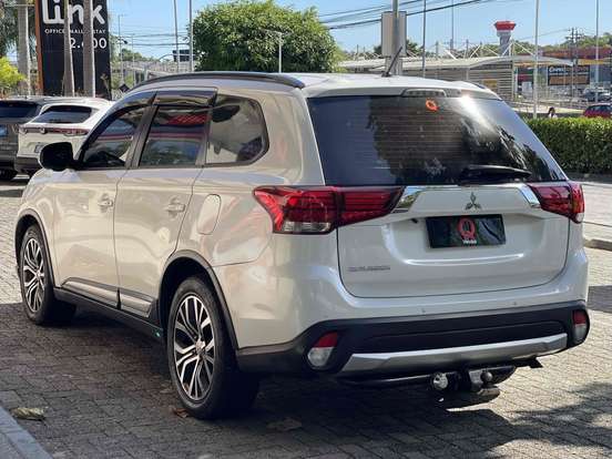 MITSUBISHI-OUTLANDER-2.0 16V GASOLINA 4P AUTOMÁTICO MITSUBISHI-OUTLANDER-2015