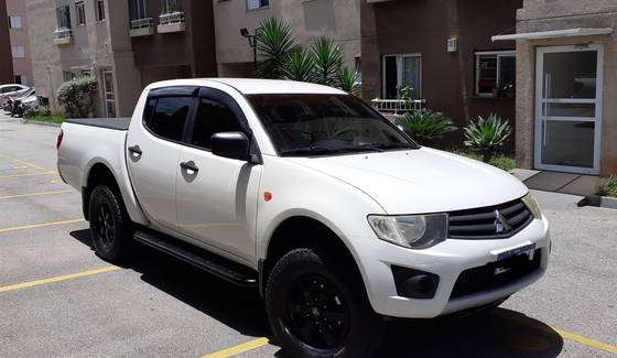 MITSUBISHI L200 TRITON 3.2 GLX 4X4 CD 16V TURBO INTERCOLER DIESEL 4P MANUAL