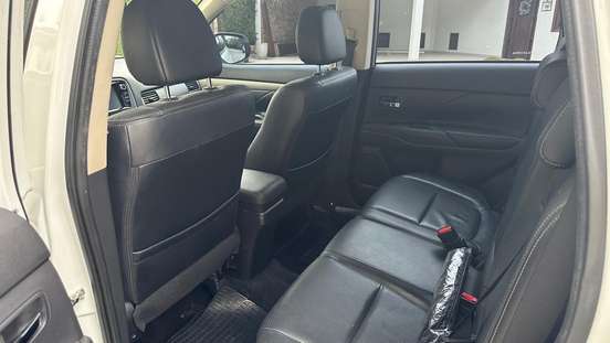 MITSUBISHI-OUTLANDER-2014