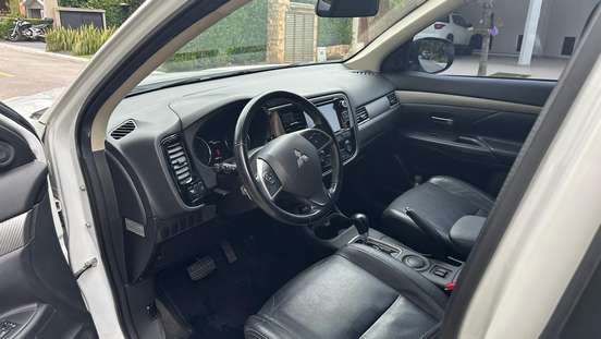 MITSUBISHI-OUTLANDER-2014