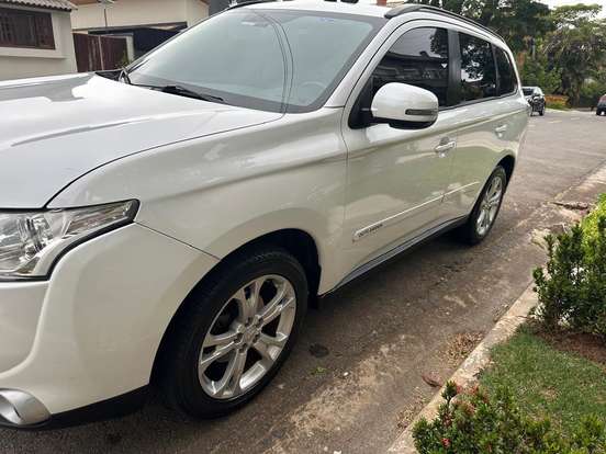 MITSUBISHI-OUTLANDER-2014