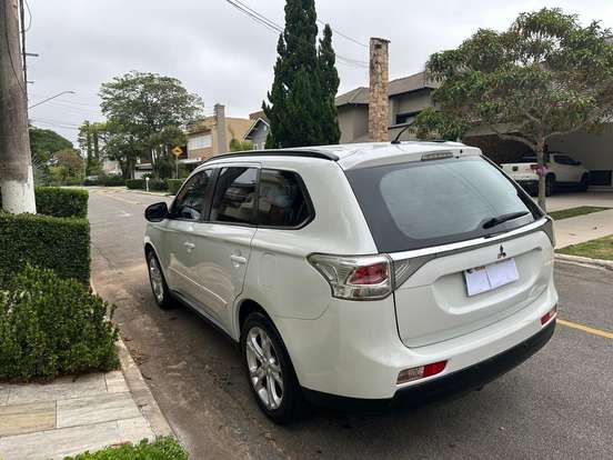 MITSUBISHI-OUTLANDER-2.0 16V GASOLINA 4P AUTOMÁTICO MITSUBISHI-OUTLANDER-2014