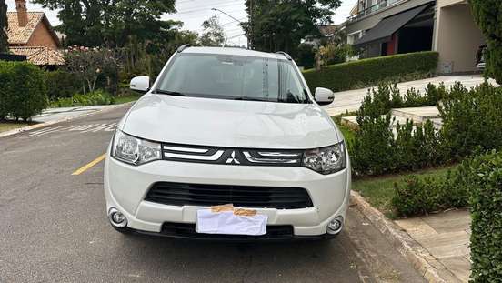 MITSUBISHI-OUTLANDER-2014