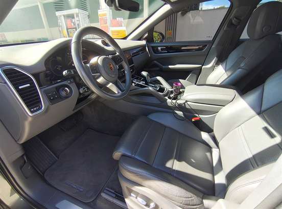 PORSCHE-CAYENNE-2020