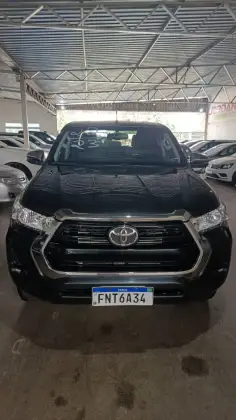TOYOTA HILUX 2.8 D-4D TURBO DIESEL CD SRV 4X4 AUTOMÁTICO