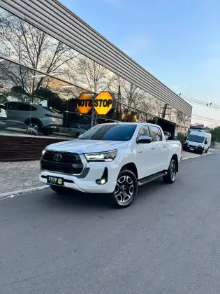 TOYOTA HILUX 2.8 D-4D TURBO DIESEL CD SRX 4X4 AUTOMÁTICO