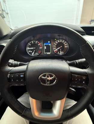 TOYOTA-HILUX-2023