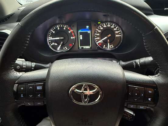 TOYOTA-HILUX-2.8 D-4D TURBO DIESEL CD SRX LIMITED 4X4 AUTOMÁTICO TOYOTA-HILUX-2023