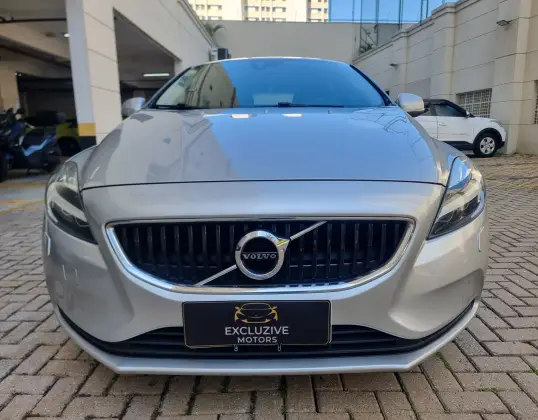 VOLVO V40 2.0 T4 MOMENTUM GASOLINA 4P AUTOMÁTICO