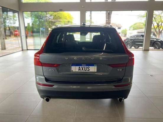 VOLVO-XC60-2020