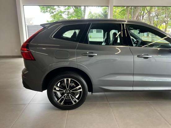 VOLVO-XC60-2020