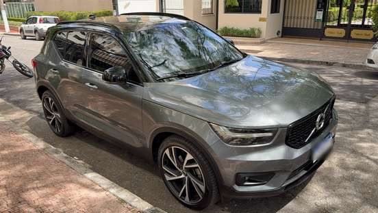 VOLVO-XC40-2018