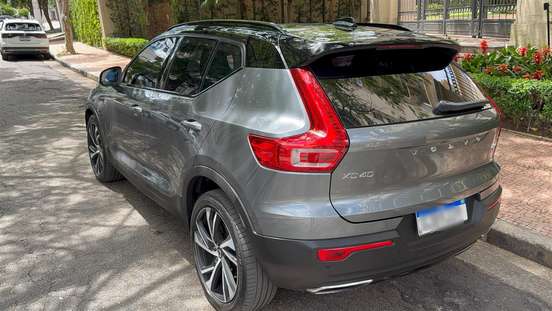 VOLVO-XC40-2018