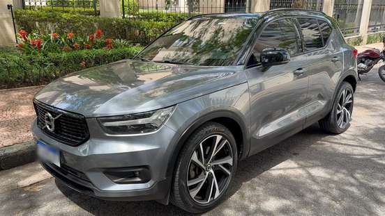 VOLVO-XC40-2018