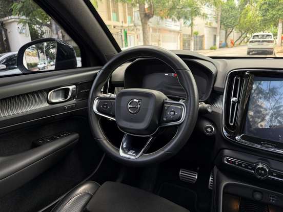VOLVO-XC40-2.0 T5 GASOLINA R-DESIGN AWD GEARTRONIC VOLVO-XC40-2018