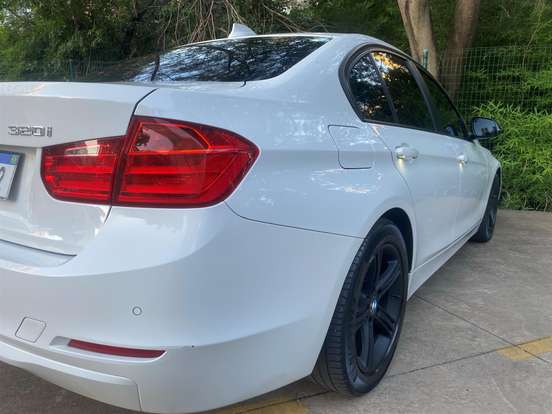 BMW-320i-2015