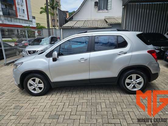 CHEVROLET-TRACKER-2017