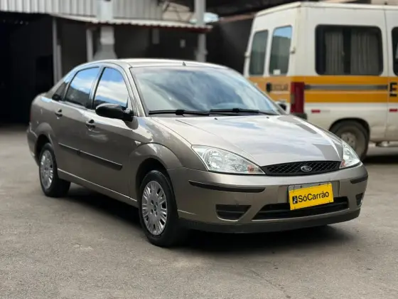 FORD FOCUS 1.6 GLX SEDAN 8V GASOLINA 4P MANUAL