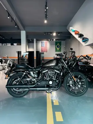 HARLEY-DAVIDSON SPORTSTER IRON 883 