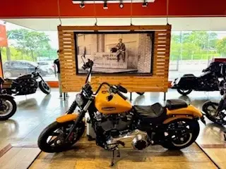 HARLEY-DAVIDSON STREET BOB 