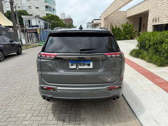 JEEP-COMMANDER-2024