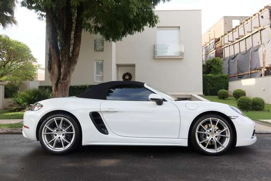 PORSCHE-718-2024