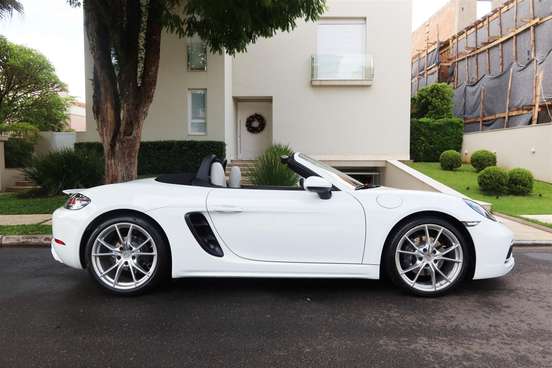 PORSCHE-718-2024